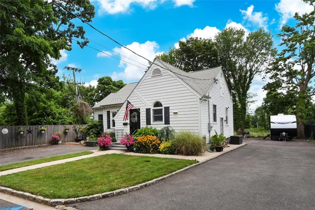 $849,888 | 8 Dumond Place, Glen Head, NY 11545