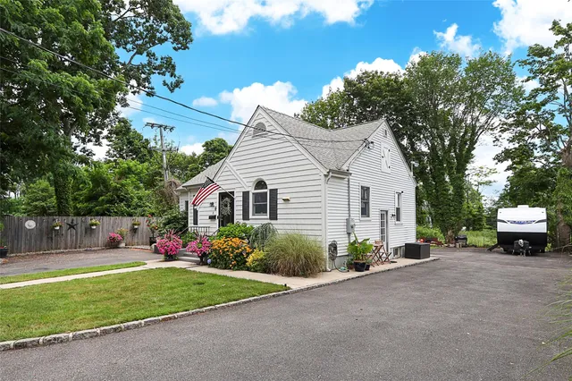 $849,888 | 8 Dumond Place, Glen Head, NY 11545