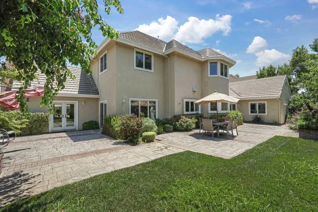 a view of a backyard with sitting area