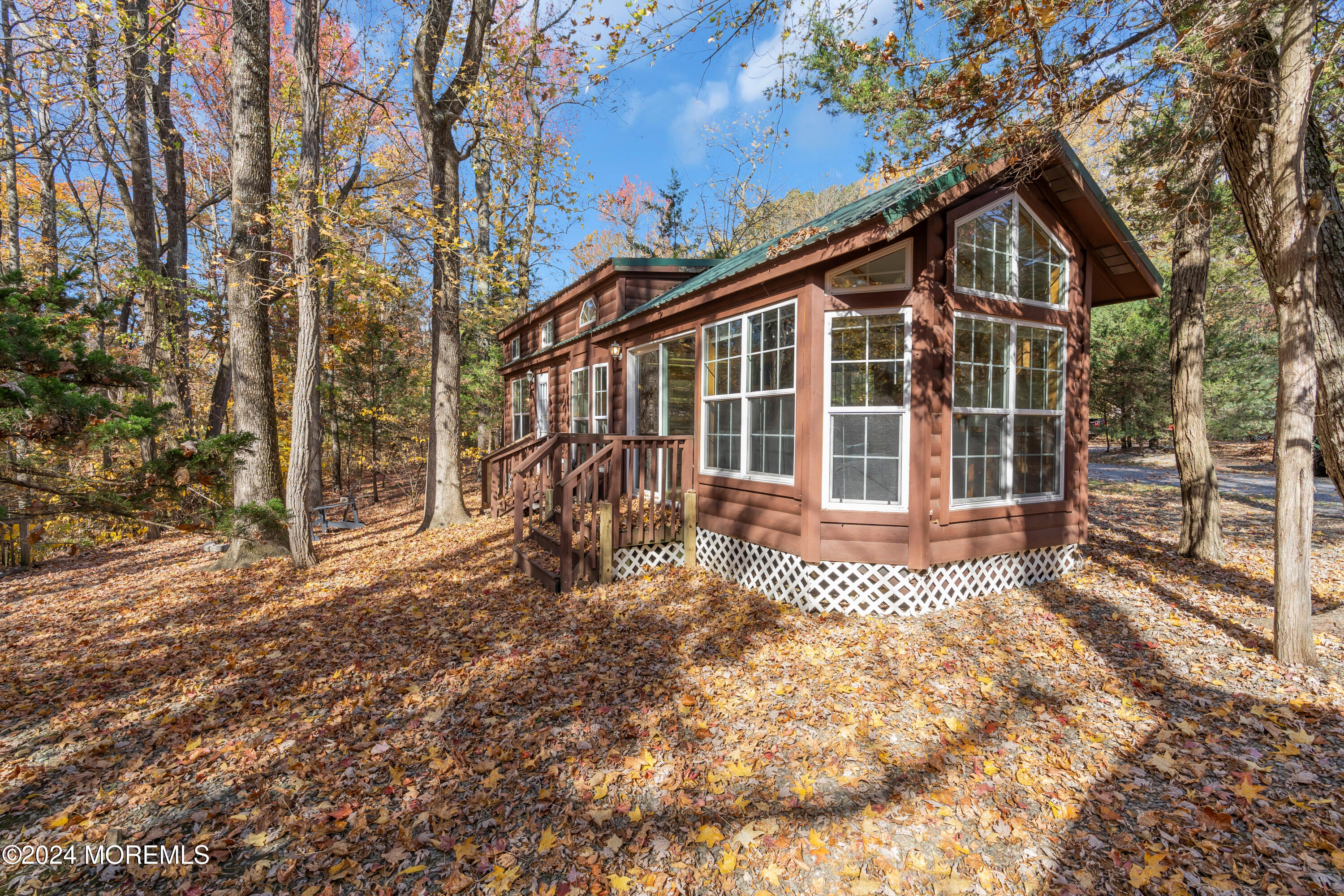 724 Monmouth Road, Unit 40 Cream Ridge, NJ 08514 - Photo 5 of 33 a front view of a house with a garden