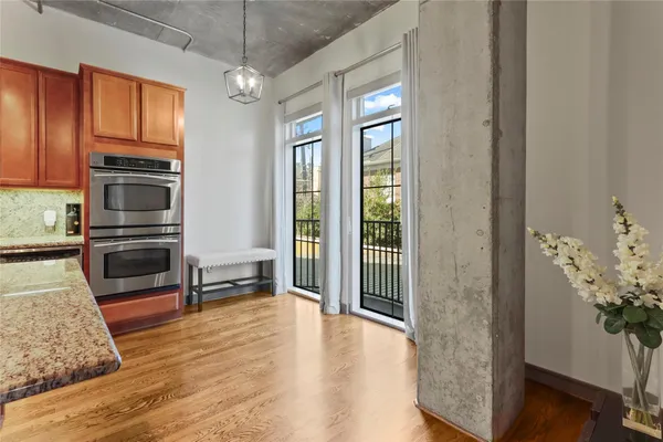 a view of a livingroom with furniture