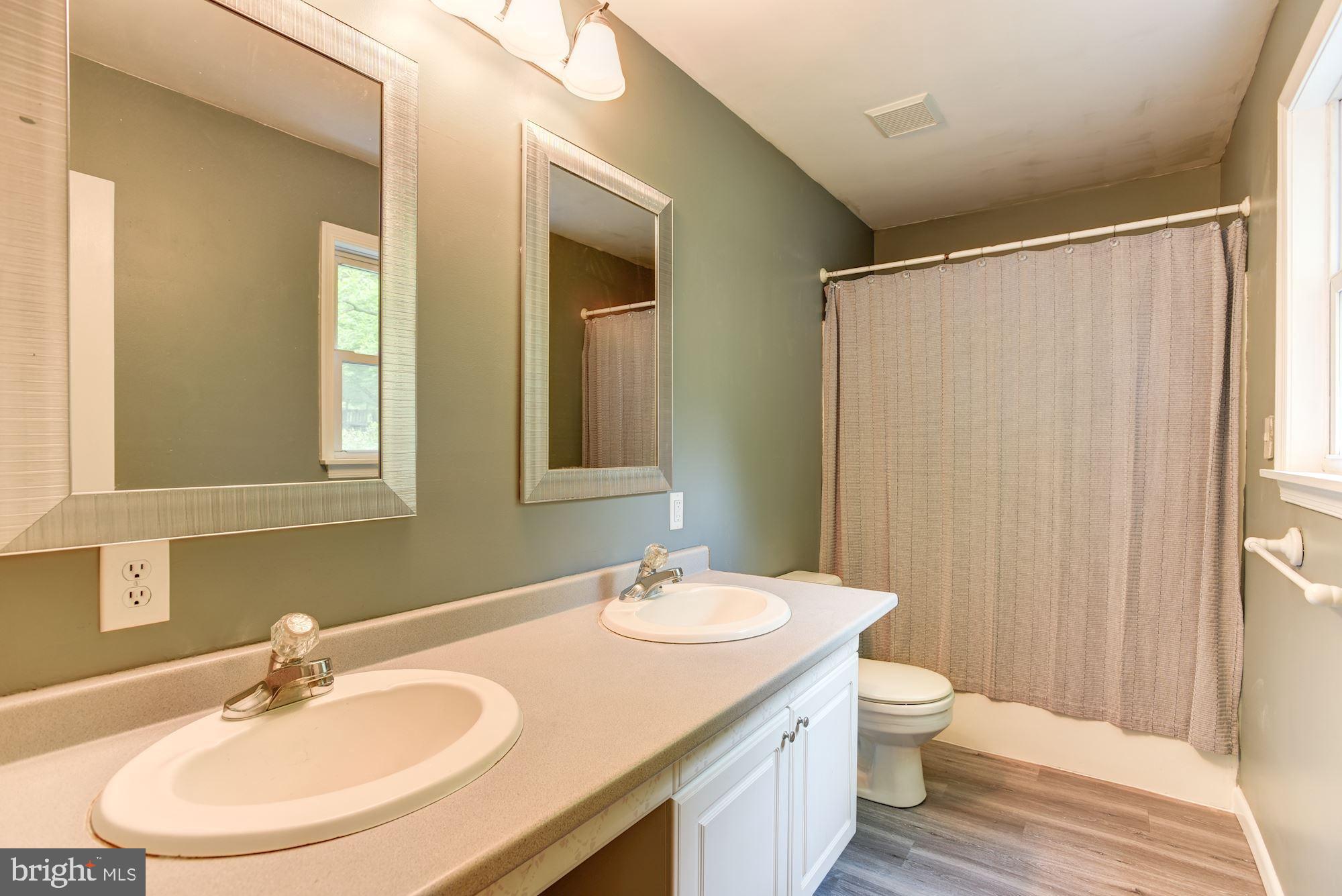 7349 Gaither Road Sykesville, MD 21784 - Photo 15 of 37 Primary En-Suite Full Bath