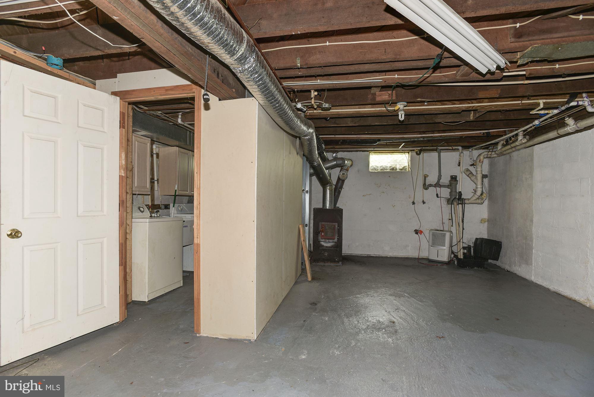 7349 Gaither Road Sykesville, MD 21784 - Photo 24 of 37 Laundry | Storage