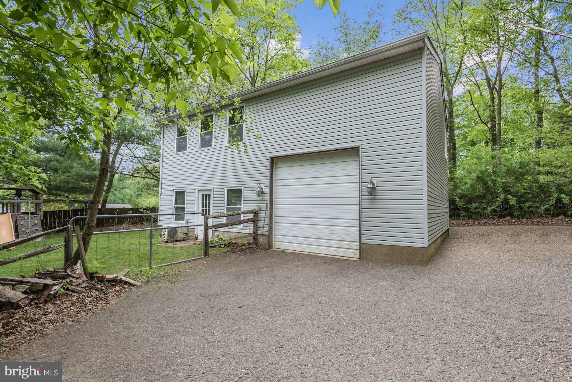 7349 Gaither Road Sykesville, MD 21784 - Photo 30 of 37 Garage | Office | Apartment