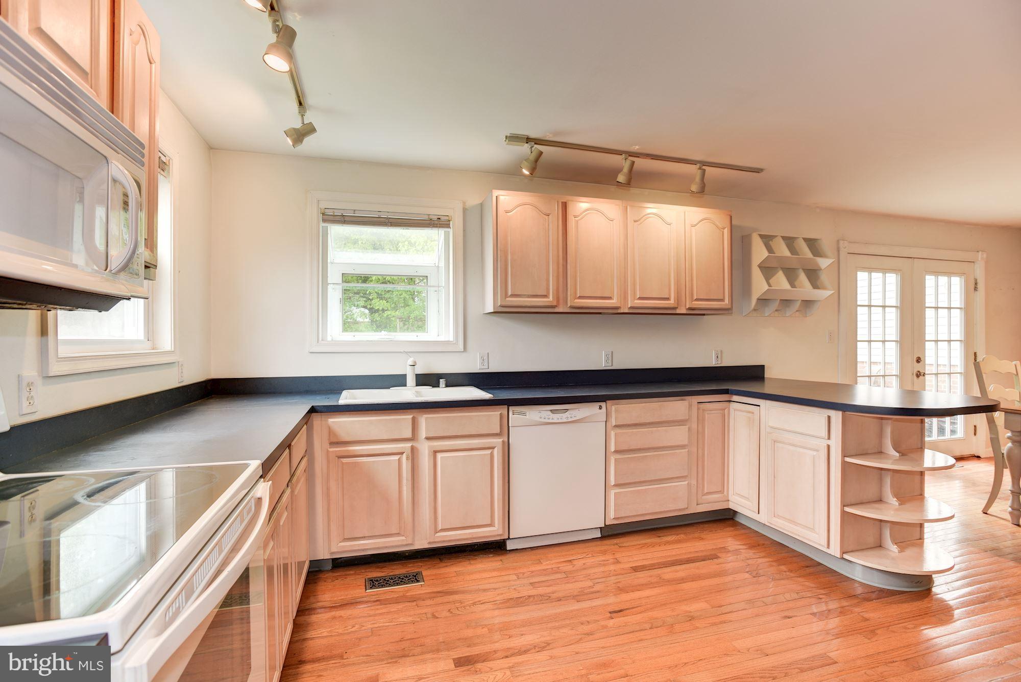 7349 Gaither Road Sykesville, MD 21784 - Photo 5 of 37 Eat-In Kitchen | Hardwood Floors