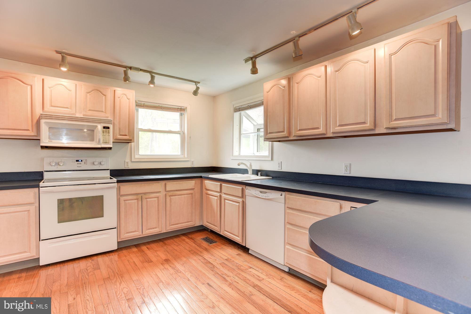 7349 Gaither Road Sykesville, MD 21784 - Photo 6 of 37 Eat-In Kitchen | Ample Cabinetry
