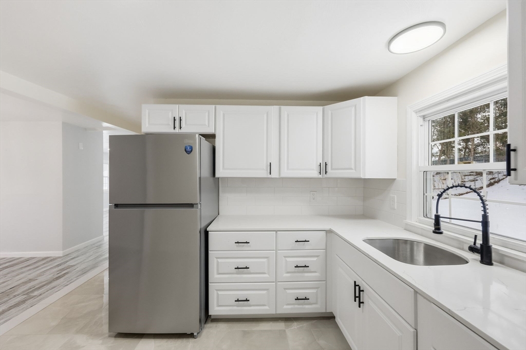 73 Timber Lane Springfield, MA 01119 - Photo 3 of 22