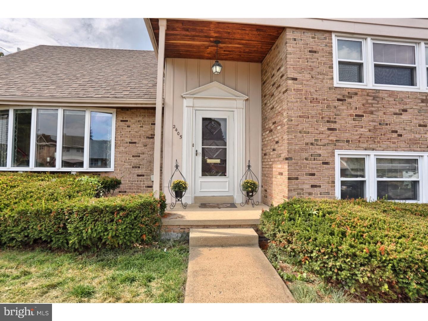2405 Laurel Road Reading, PA 19609 - Photo 3 of 25 Gallery Image 3