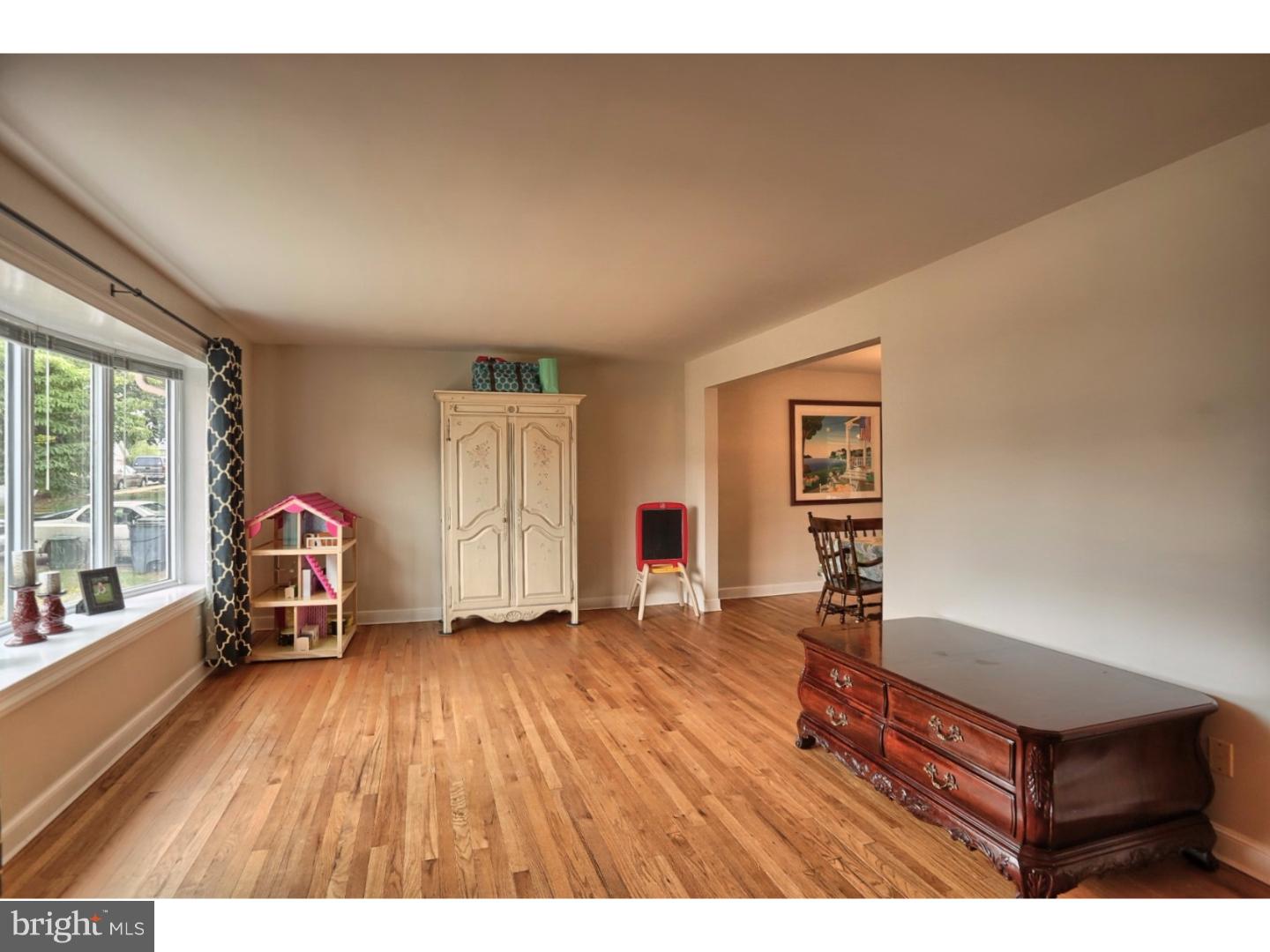 2405 Laurel Road Reading, PA 19609 - Photo 5 of 25 Gallery Image 5