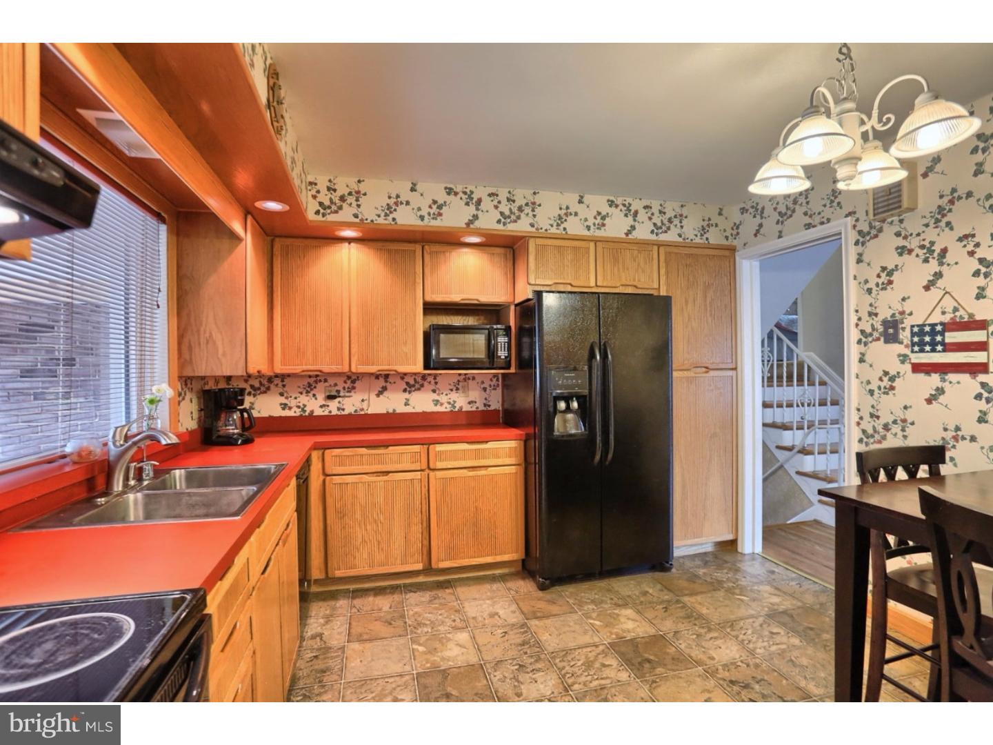 2405 Laurel Road Reading, PA 19609 - Photo 9 of 25 Gallery Image 9