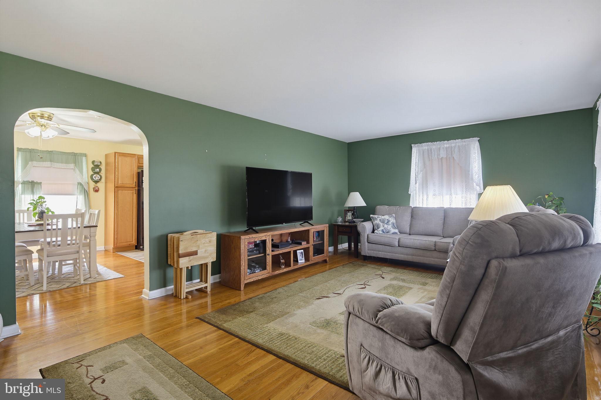 427 North Clear Ridge Road Union Bridge, MD 21791 - Photo 6 of 36 Hardwood Floors