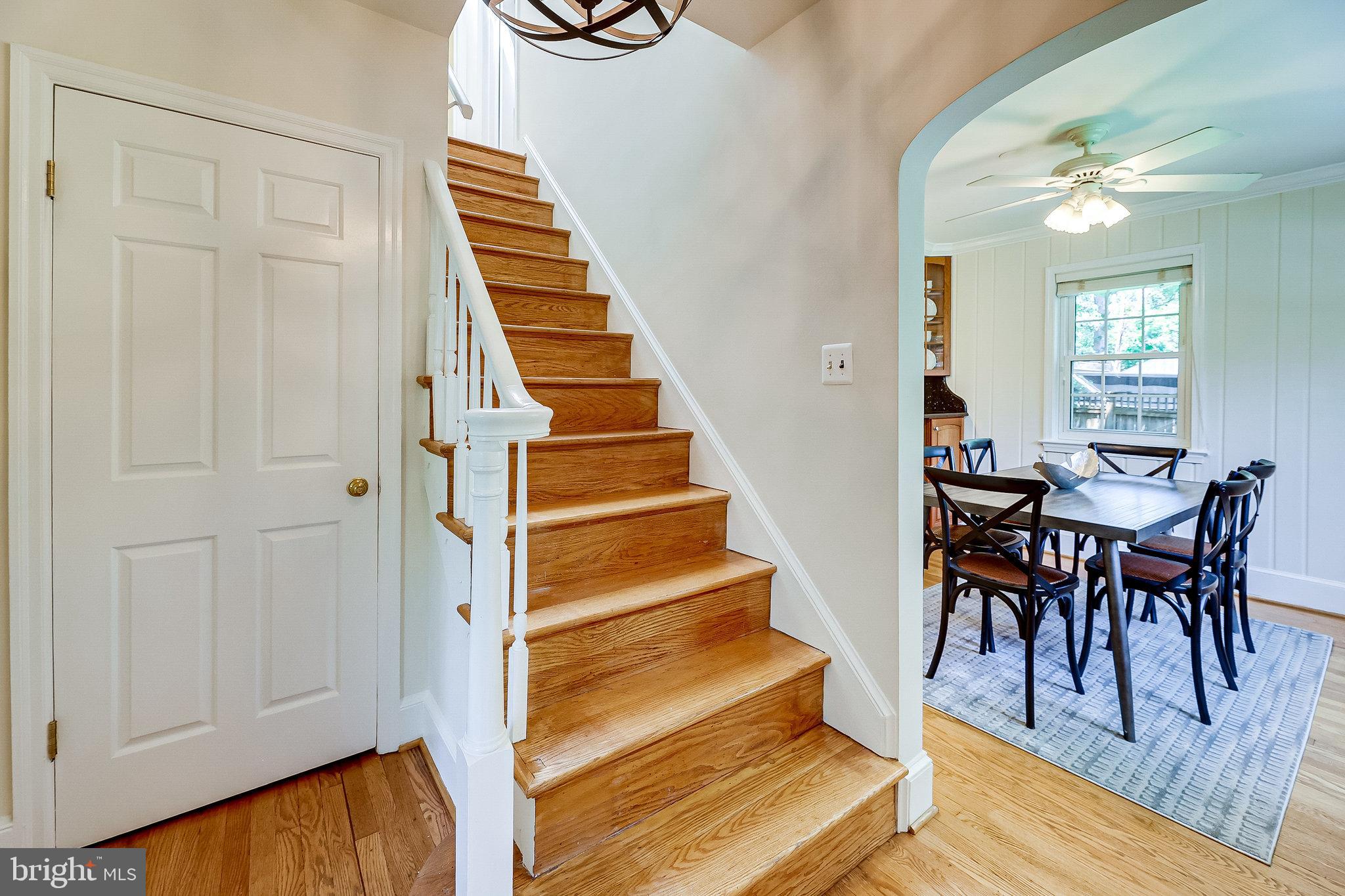 723 West Braddock Road Alexandria, VA 22302 - Photo 4 of 43 Entryway