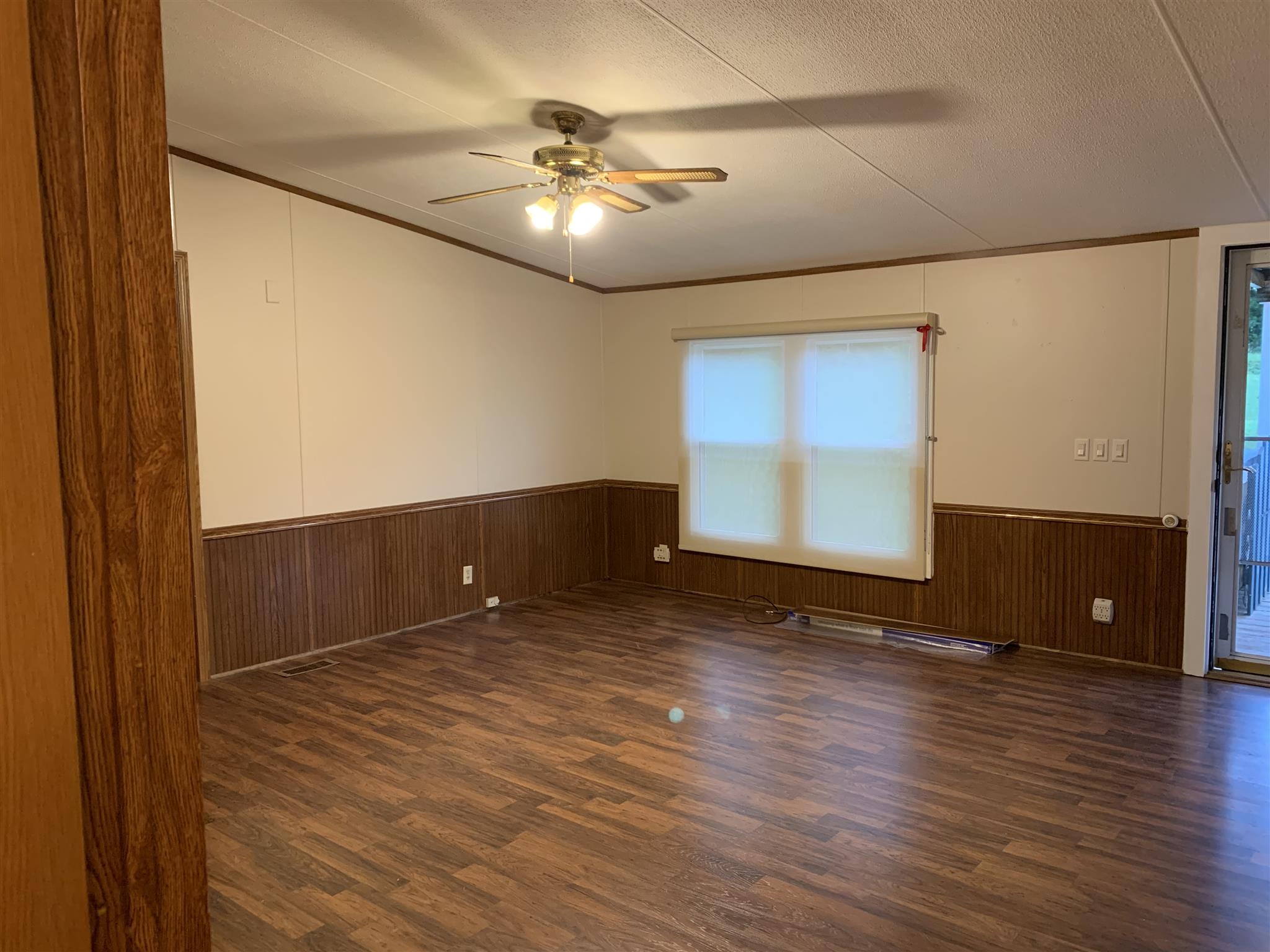 1034 Absher Branch Road Westmoreland, TN 37186 - Photo 6 of 27 Large Living Room