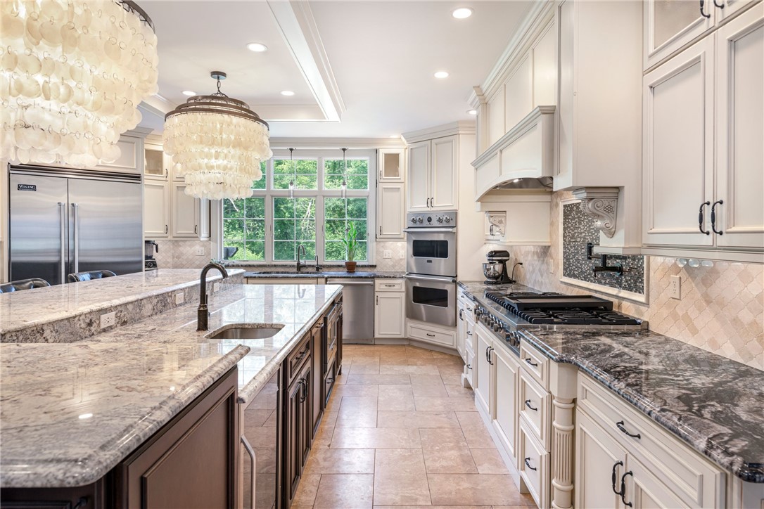 81 Crest Drive Cranston, RI 02921 - Photo 11 of 50