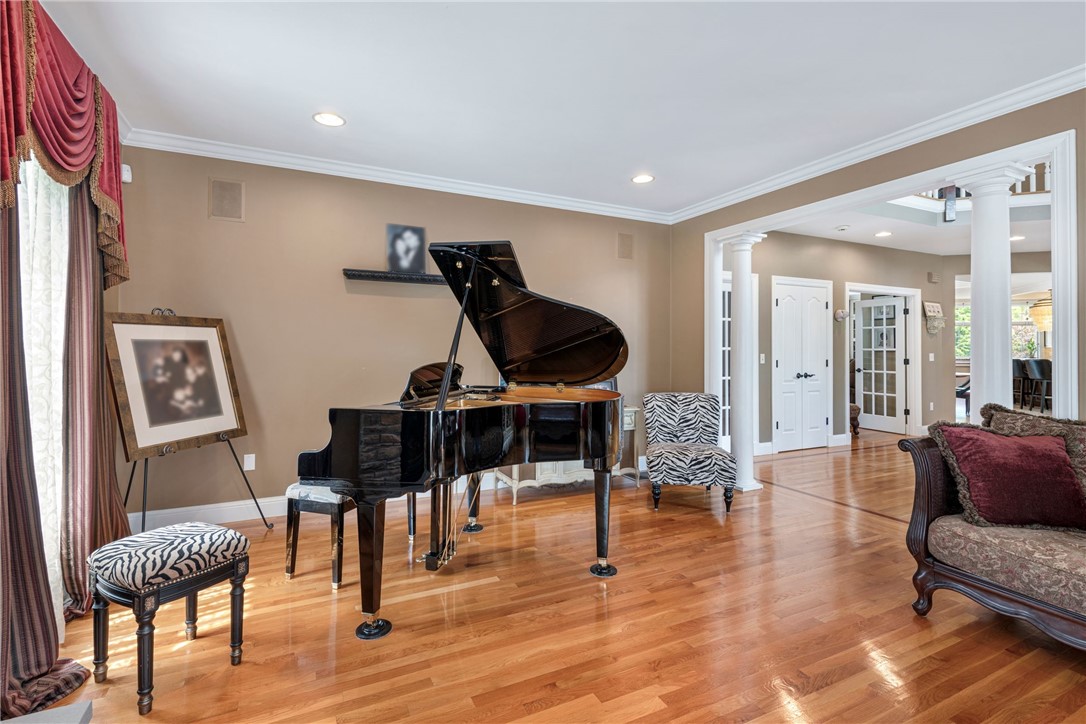 81 Crest Drive Cranston, RI 02921 - Photo 15 of 50