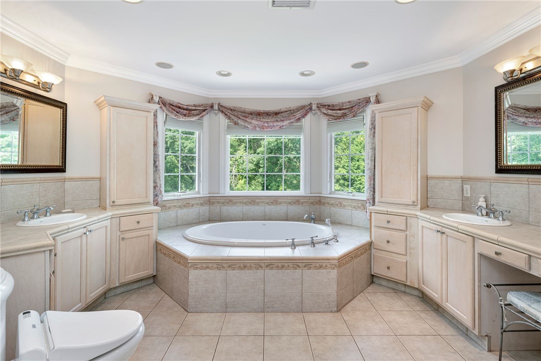 81 Crest Drive Cranston, RI 02921 - Photo 22 of 50