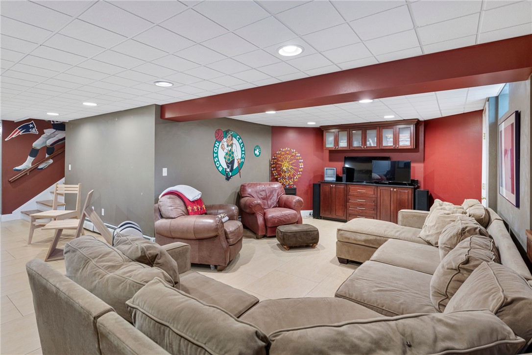 81 Crest Drive Cranston, RI 02921 - Photo 29 of 50