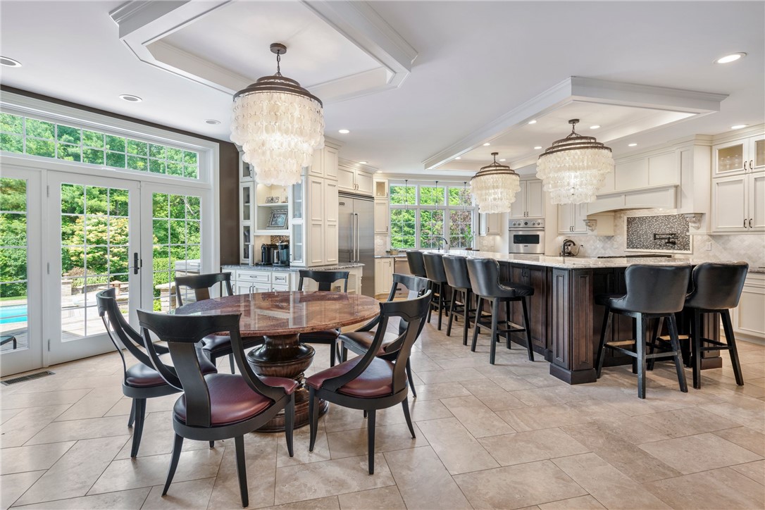 81 Crest Drive Cranston, RI 02921 - Photo 7 of 50