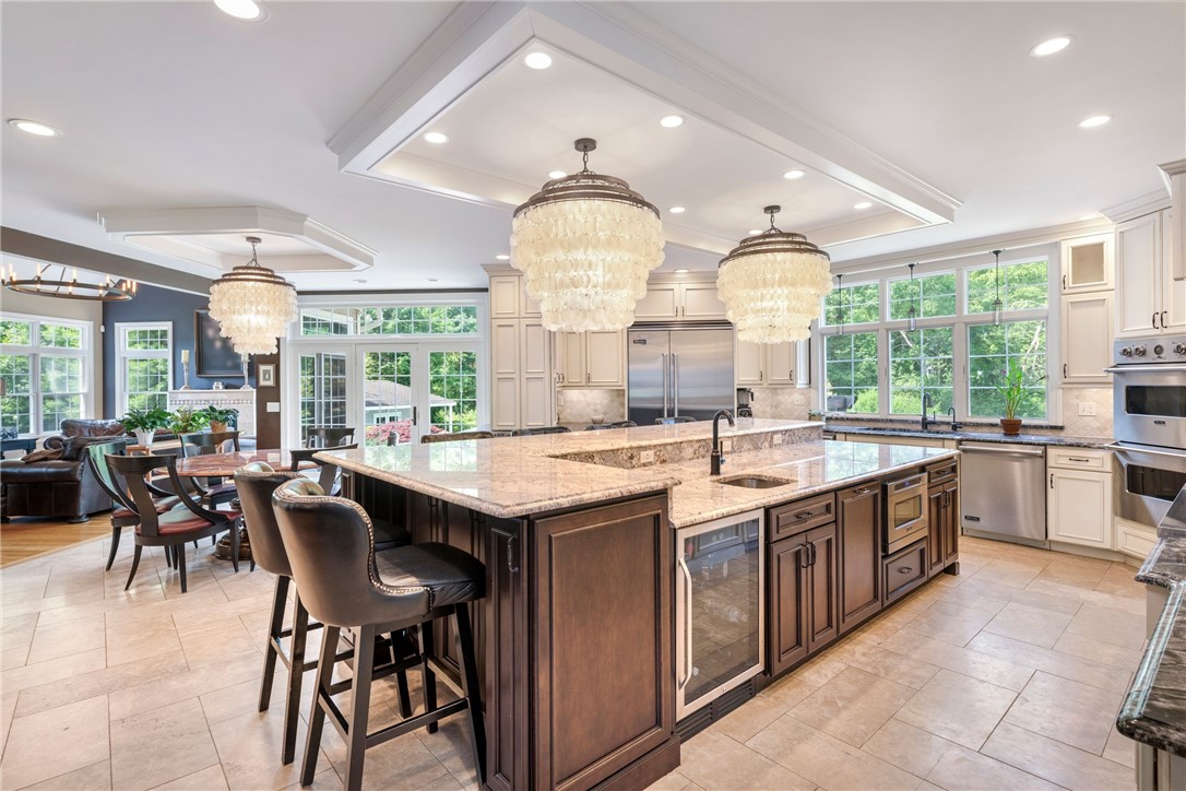 81 Crest Drive Cranston, RI 02921 - Photo 10 of 50