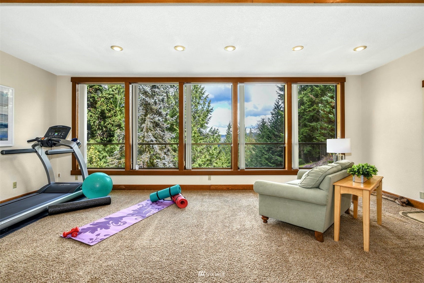 1160 Ridgewood Place Southwest Issaquah, WA 98027 - Photo 15 of 39 a living room with furniture and a large window