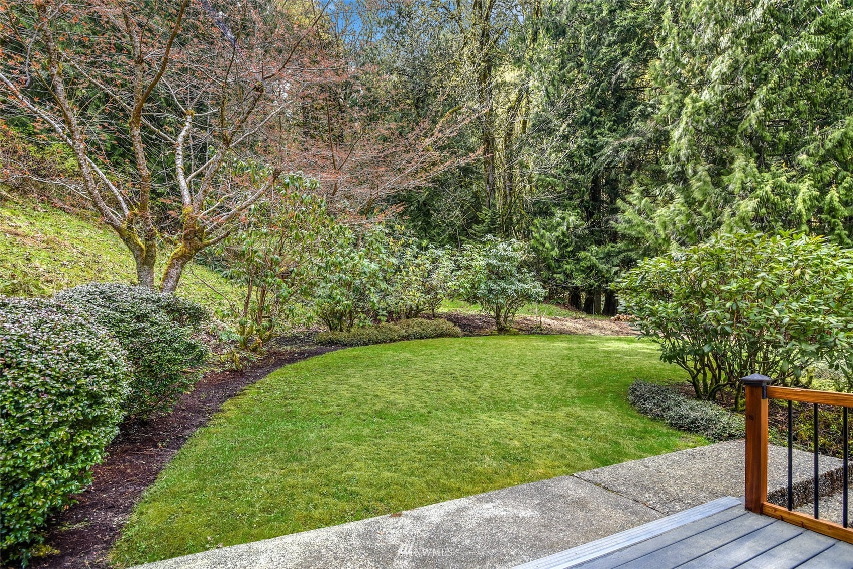 1160 Ridgewood Place Southwest Issaquah, WA 98027 - Photo 34 of 39 a view of outdoor space and yard