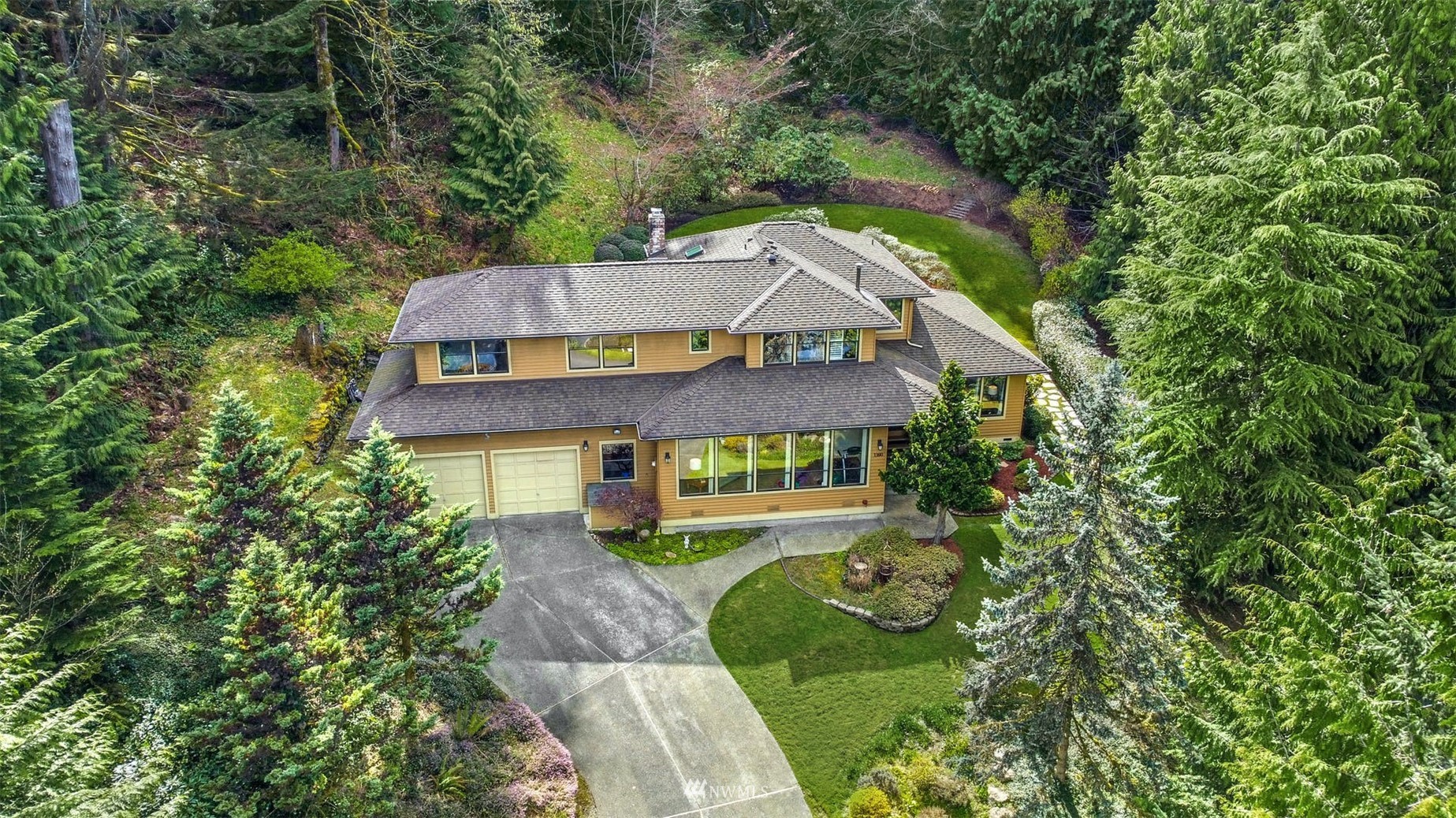 1160 Ridgewood Place Southwest Issaquah, WA 98027 - Photo 39 of 39 a aerial view of a house with a big yard plants and large trees