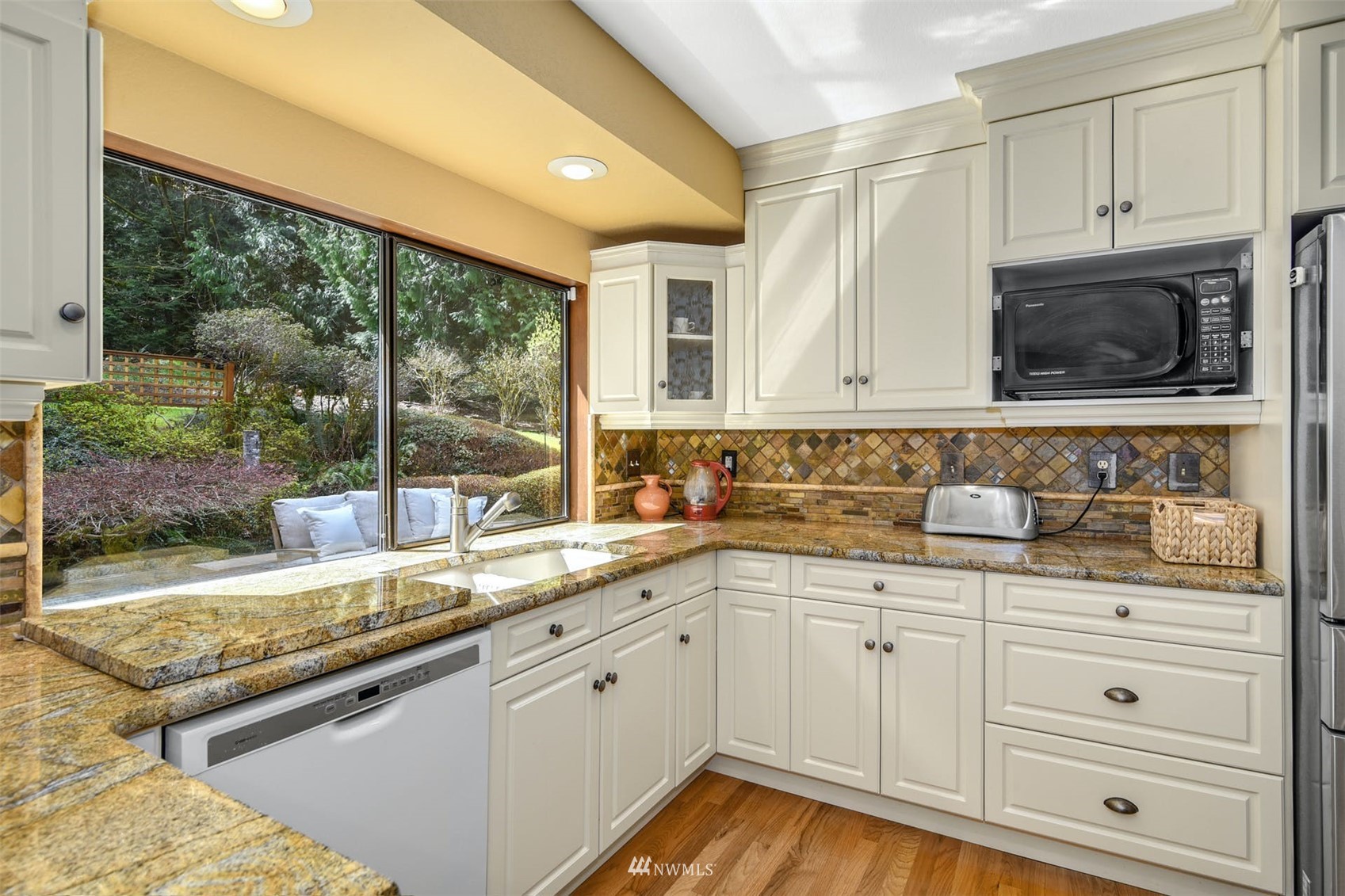 1160 Ridgewood Place Southwest Issaquah, WA 98027 - Photo 10 of 39 a kitchen with granite countertop white cabinets and white appliances