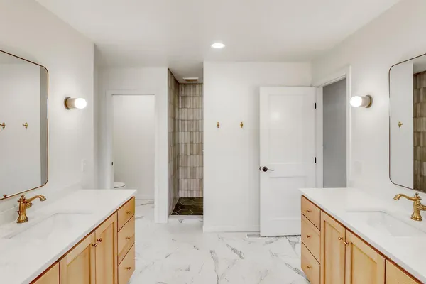 $1,000,000 | 2439 River's Bend Drive East, West Fargo, ND 58078