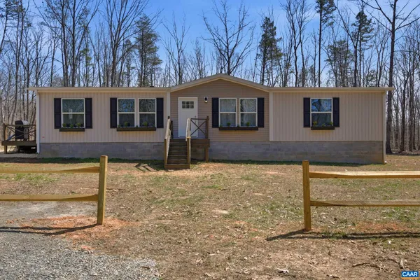 $372,700 | 215 Bunnys Trail, Louisa, VA 23093