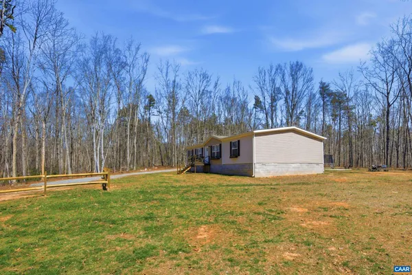 $372,700 | 215 Bunnys Trail, Louisa, VA 23093