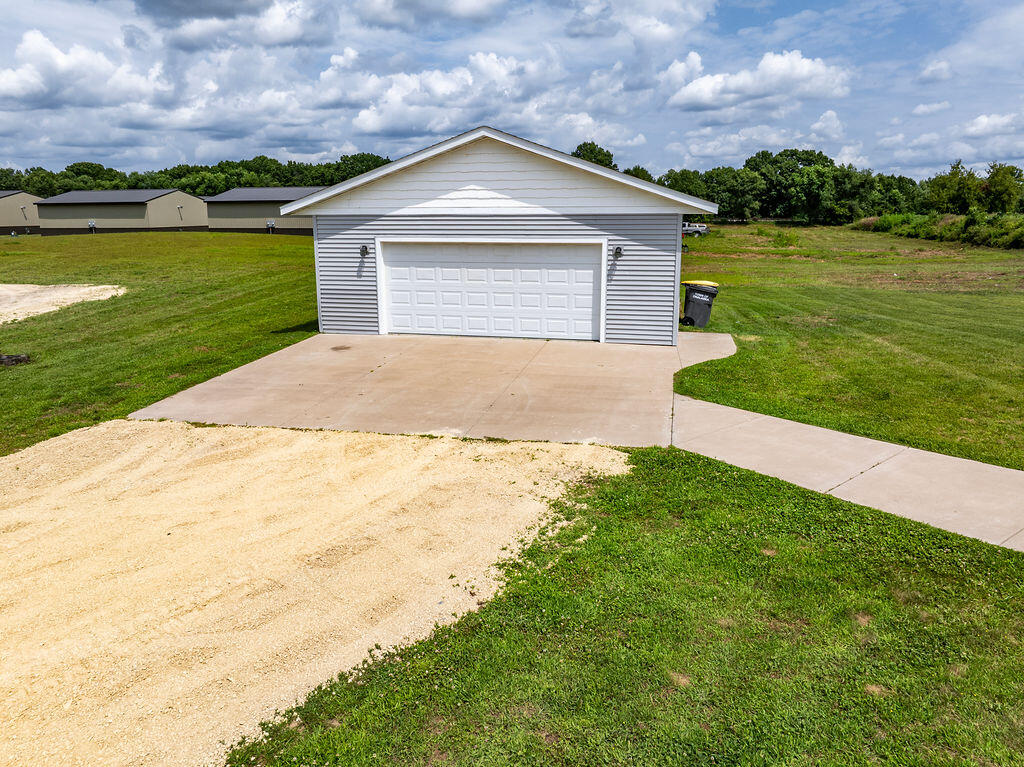 W8320 County Rd Z Onalaska, WI 54650 - Photo 23 of 41 Garage