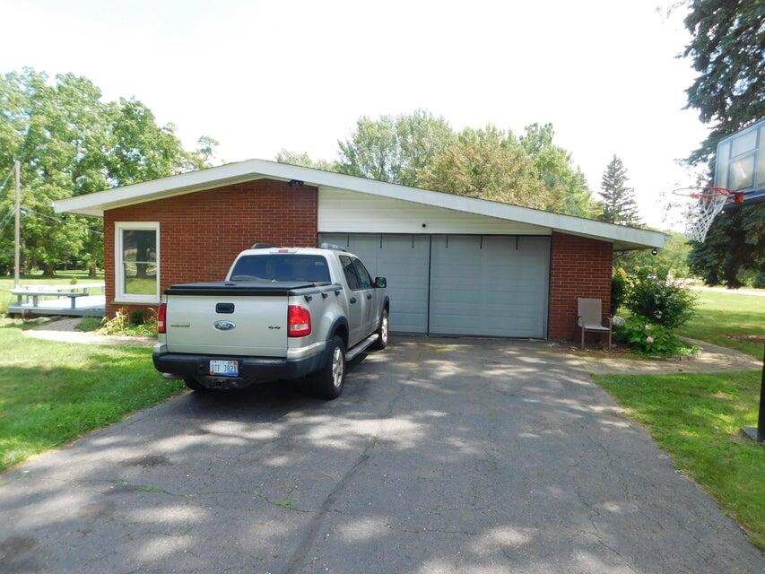 26150 Barbados Road Farmington, MI 48334 - Photo 10 of 39 10