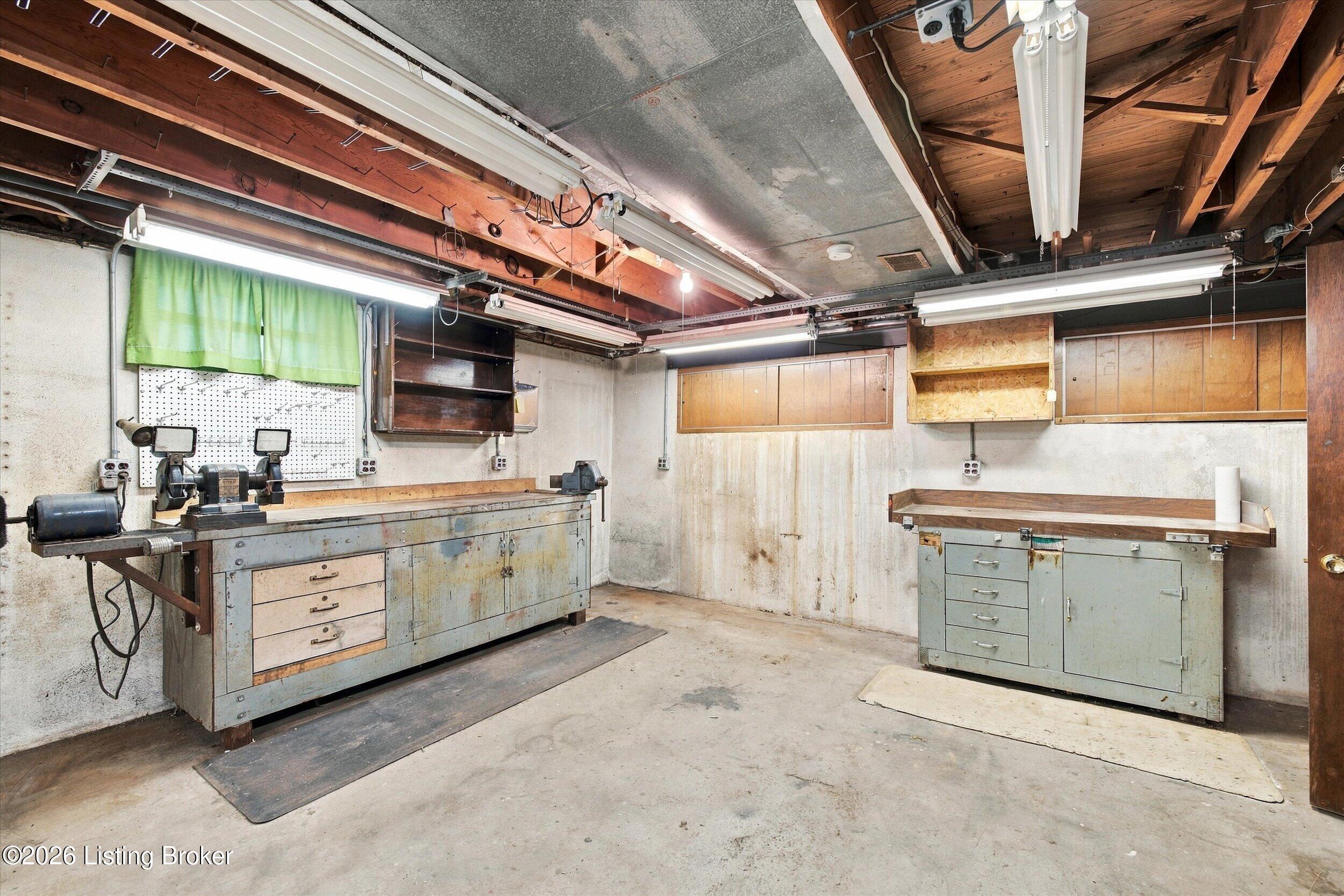 8110 Old Gate Road Louisville, KY 40241 - Photo 40 of 41 WorkShop Benches