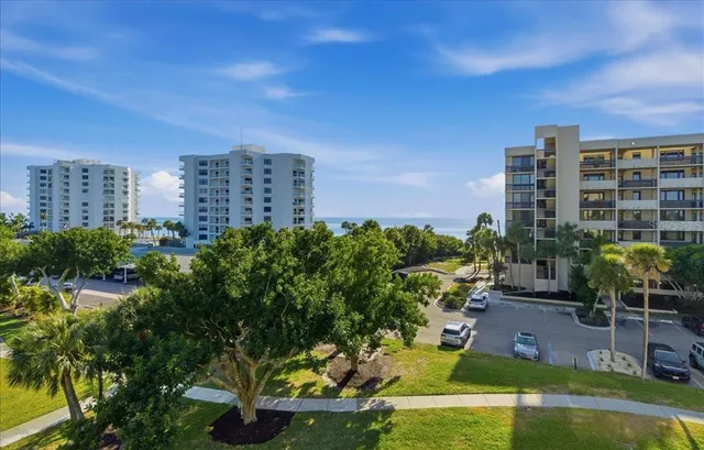 $1,450,000 | 1065 Gulf Of Mexico Drive, Unit 305, Longboat Key, FL 34228