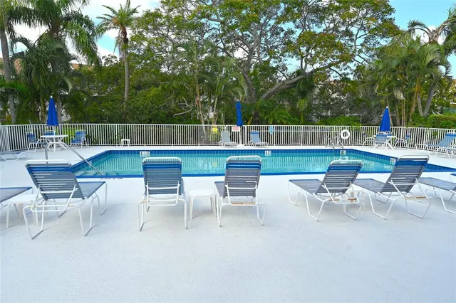 $319,900 | 850 South Tamiami Trail, Unit 822, Sarasota, FL 34236