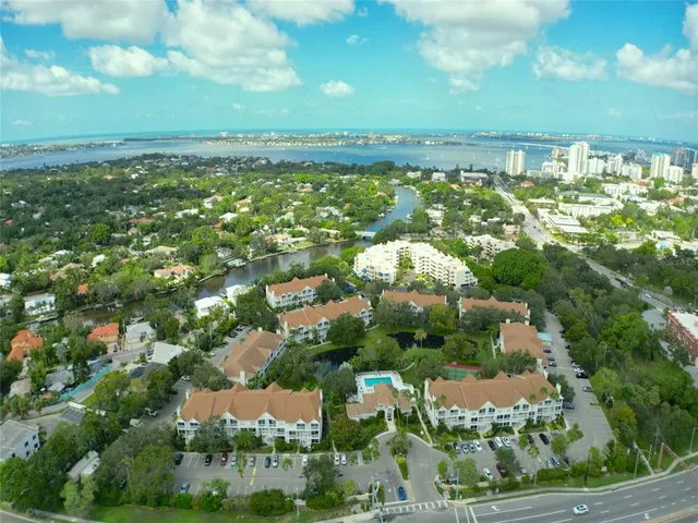 $319,900 | 850 South Tamiami Trail, Unit 822, Sarasota, FL 34236