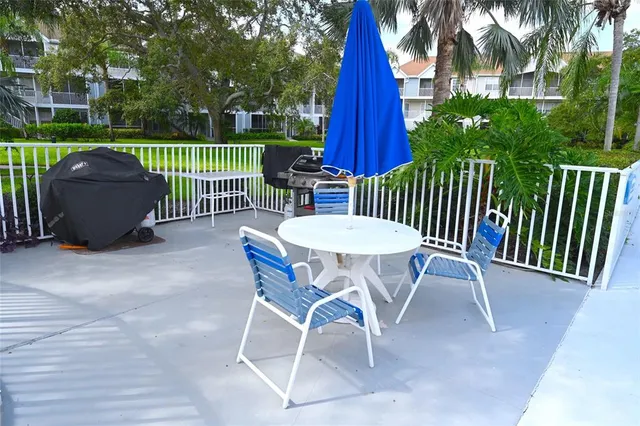$319,900 | 850 South Tamiami Trail, Unit 822, Sarasota, FL 34236