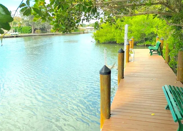 $319,900 | 850 South Tamiami Trail, Unit 822, Sarasota, FL 34236