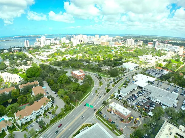 $319,900 | 850 South Tamiami Trail, Unit 822, Sarasota, FL 34236