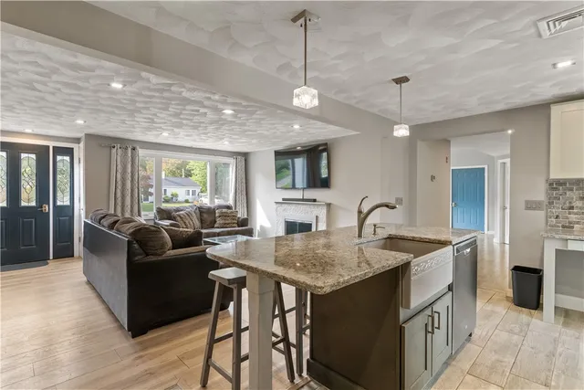 $579,900 | 151 Wethersfield Drive, Warwick, RI 02886