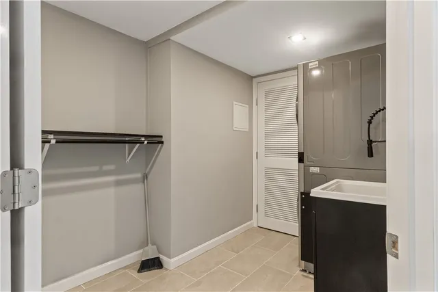 $579,900 | 151 Wethersfield Drive, Warwick, RI 02886