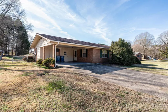 $300,000 | 2347 Plainfield Drive, Conover, NC 28613