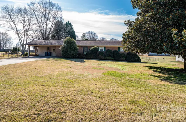 $300,000 | 2347 Plainfield Drive, Conover, NC 28613