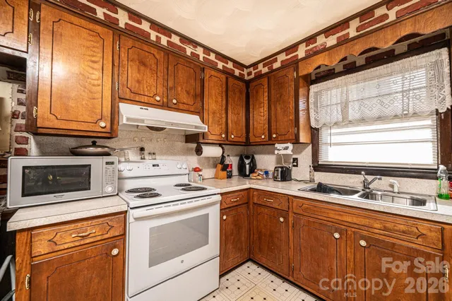 $300,000 | 2347 Plainfield Drive, Conover, NC 28613