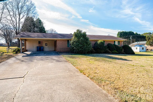 $300,000 | 2347 Plainfield Drive, Conover, NC 28613