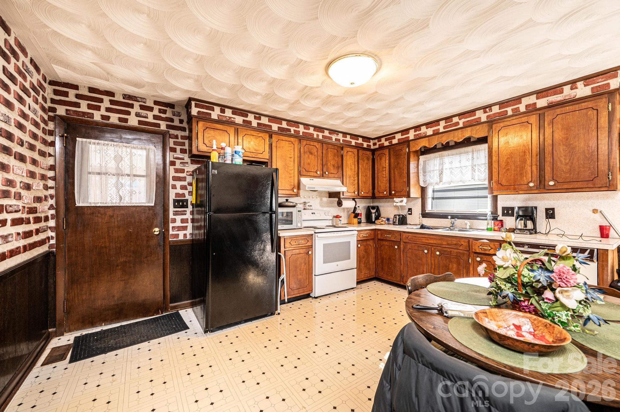 2347 Plainfield Drive Conover, NC 28613 - Photo 37 of 47