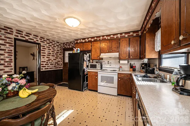 $300,000 | 2347 Plainfield Drive, Conover, NC 28613