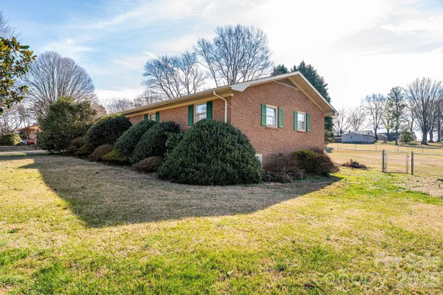 $300,000 | 2347 Plainfield Drive, Conover, NC 28613