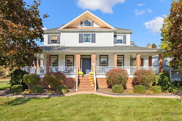 $635,000 | 1 Calais Court, Oakwood Hills, IL 60013