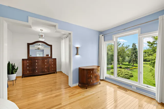 $635,000 | 1 Calais Court, Oakwood Hills, IL 60013